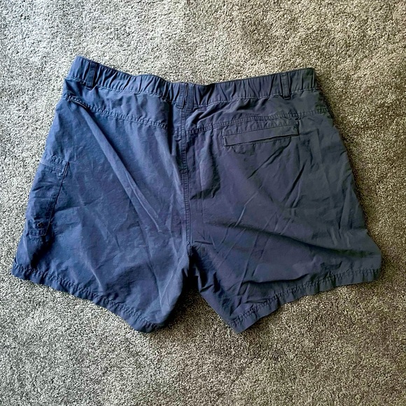 Women’s Columbia Gray Athletic Hiking Shorts - Picture 4 of 4